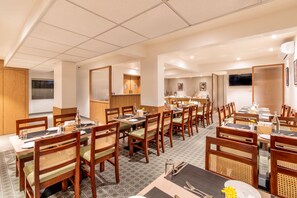 Restaurant - Hotel Vaari Vista By Bestinn Leisure (Bengaluru)