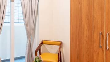 Comfort Suite, City View | Desk, laptop workspace, blackout curtains, soundproofing