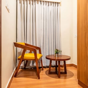 エジプト綿のシーツ、高級寝具、羽毛の掛け布団、ピロートップベッド