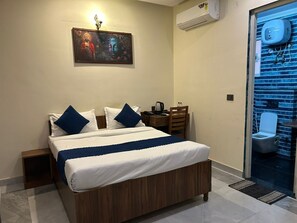 Phòng đôi Superior, quang cảnh thành phố | Bộ đồ giường cao cấp, nệm cao su hoạt tính (memory foam), minibar 