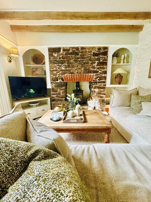 TV, fireplace