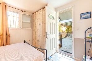 1 bedroom, WiFi, bed sheets