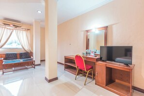 Standard Suite, 1 Double Bed | Free WiFi, bed sheets - OYO 94759 Hotel Taman Cibinong (Cibinong)