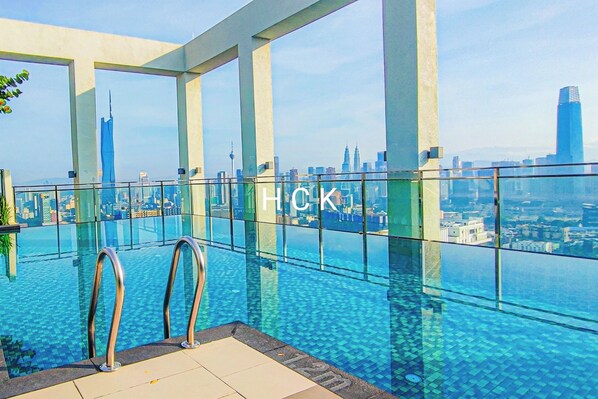 2 outdoor pools