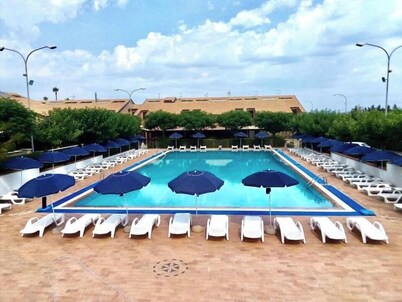 Hotel Riviera Village