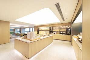A modern kitchen with a central island, built-in appliances, and a bright, spacious layout. - Ji Hotel Guangzhou Baiyun Airport Terminal 2 (Guangzhou)