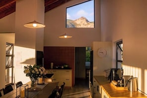 Dining - Voëlklip Family House (Hermanus)