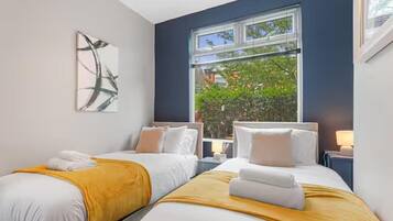 3 bedrooms, iron/ironing board, free WiFi, bed sheets
