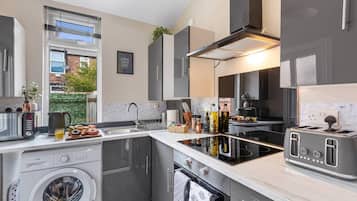 Fridge, microwave, oven, stovetop