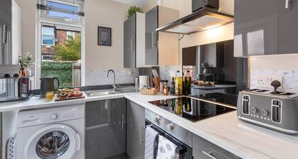 Stylish 3-bedroom Home 14mins to Co-op Live Arena