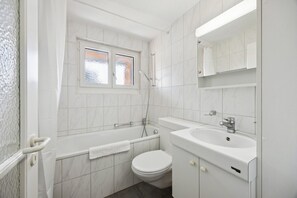 Hair dryer, towels - City Studio - Crown 45 (Zürich)