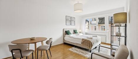 1 chambre, bureau, fer et planche à repasser, Wi-Fi