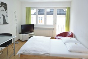 1 室のベッドルーム、デスク、アイロン / アイロン台、WiFi