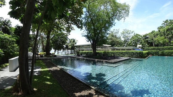 Pool - Luxury Large One Bedroom Seaview Serviced Apartment at Wongamat, Pattaya (Pattaya City)