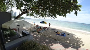Beach - Luxury Large One Bedroom Seaview Serviced Apartment at Wongamat, Pattaya (Pattaya City)