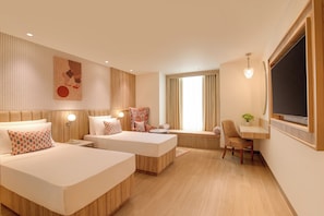 Premium Twin Room | Desk