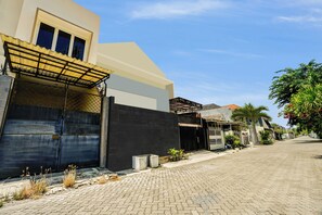 Front of property - OYO 94780 Blessing Homestay (Surabaya)