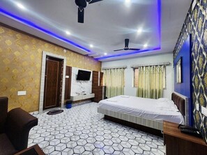 高级双人房, 阳台, 花园景观 | 折叠床/加床�（额外收费）、免费 WiFi、床单