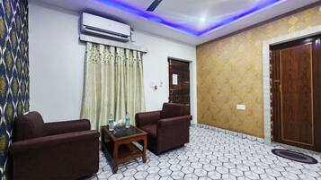 Rollaway beds, free WiFi, bed sheets