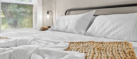 5 عدّة غرف نوم ومكواة/لوح كي وسرير سفر وواي فاي