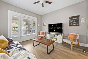 Téléviseur, bureau