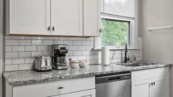 Frigorífic, microones, forn i placa de cuina