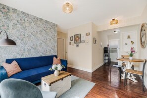 Smart TV - Stay in this charming 1BR in Little Havana, featuring a stunning accent wall, warm wood floors, and cozy décor. Walk to Calle Ocho cafés, murals, and music, and reach Brickell in minutes. Perfect Miami stay for couples or solo travelers. (MIAMI)