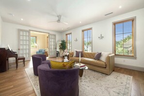 TV, fireplace, offices - Park Springs Row- Walk to Downtown-Luxury Living (Bentonville)