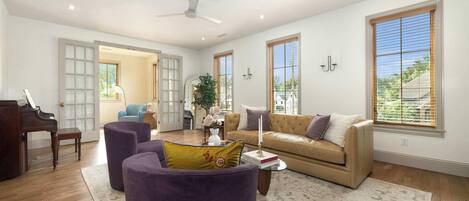 Fernseher, Kamin, Arbeitsbereiche