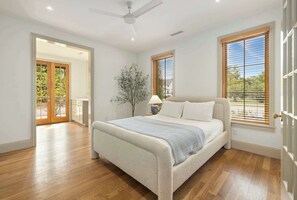 4 habitaciones, tabla de planchar con plancha, cuna de viaje y wifi 