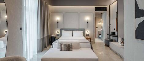 Een kluis op de kamer, een strijkplank/strijkijzer, gratis wifi