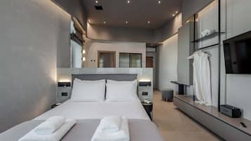 In-room safe, iron/ironing board, free WiFi, bed sheets