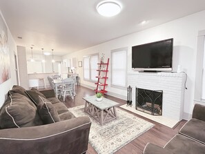 Smart TV, fireplace
