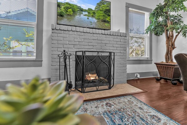 Interior - The Farmahouse - Family Friendly Downtown Cottage (San Antonio)