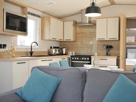 Cookware/dishes/utensils