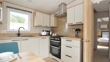 Cookware/dishes/utensils