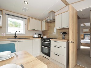 Cookware/dishes/utensils - Eden Way 47 (Par)