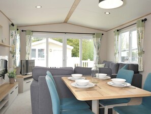 Dining - Eden Way 47 (Par)