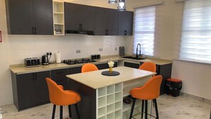 Classic Apartment, Balcony, City View | Private kitchenette | Fridge, microwave, oven, stovetop - Welead Homes  (Abuja)