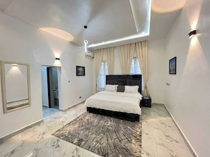 經典公寓, 露台, 城市景 | 書桌、手提電腦工作空間、遮光窗簾/窗簾、隔音