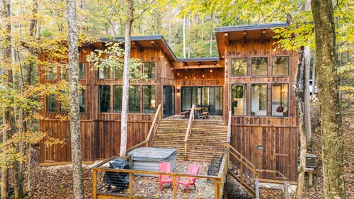Scenic Cabin | Sleeps 4 | Hot Tub | Modern Comfort