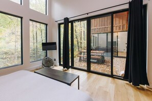2 bedrooms, desk, WiFi, bed sheets - Scenic Cabin | Hot Tub | Sleeps 4 | Modern Comfort (Rogers)