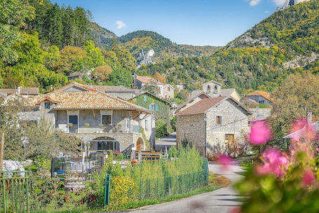 Exterior. Holiday Home 'La Grange Des Pépinières' with Mountain View and Wi-Fi