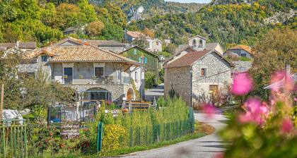 Holiday Home 'La Grange Des Pépinières' with Mountain View and Wi-Fi