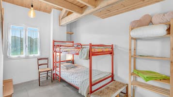 2 bedrooms, iron/ironing board, WiFi, bed sheets