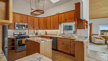 Frigorífic, microones, forn i placa de cuina