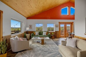 Smart TV, fireplace, offices, printers - Retro-Modern, Mountain Retreat with 3 bedrooms, 2 baths, a bonus game room, office, and a beautiful deck with ample seating for enjoying the Stunning Mountain Peak Views. Best Views in town. (Pagosa Springs)