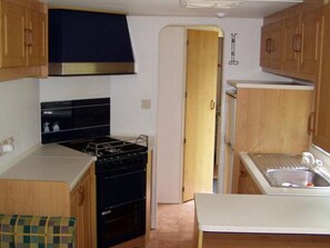 Micro-ondes, four, cafetière/bouilloire