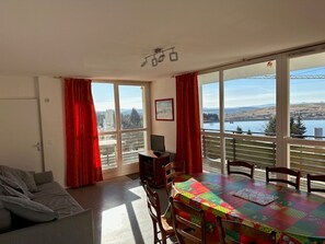 TV - Spacious apartment for 7, close to the slopes in Super Besse (Besse-et-Saint-Anastaise-Super Besse)