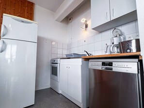 Unclassified image, 2 of 5, button